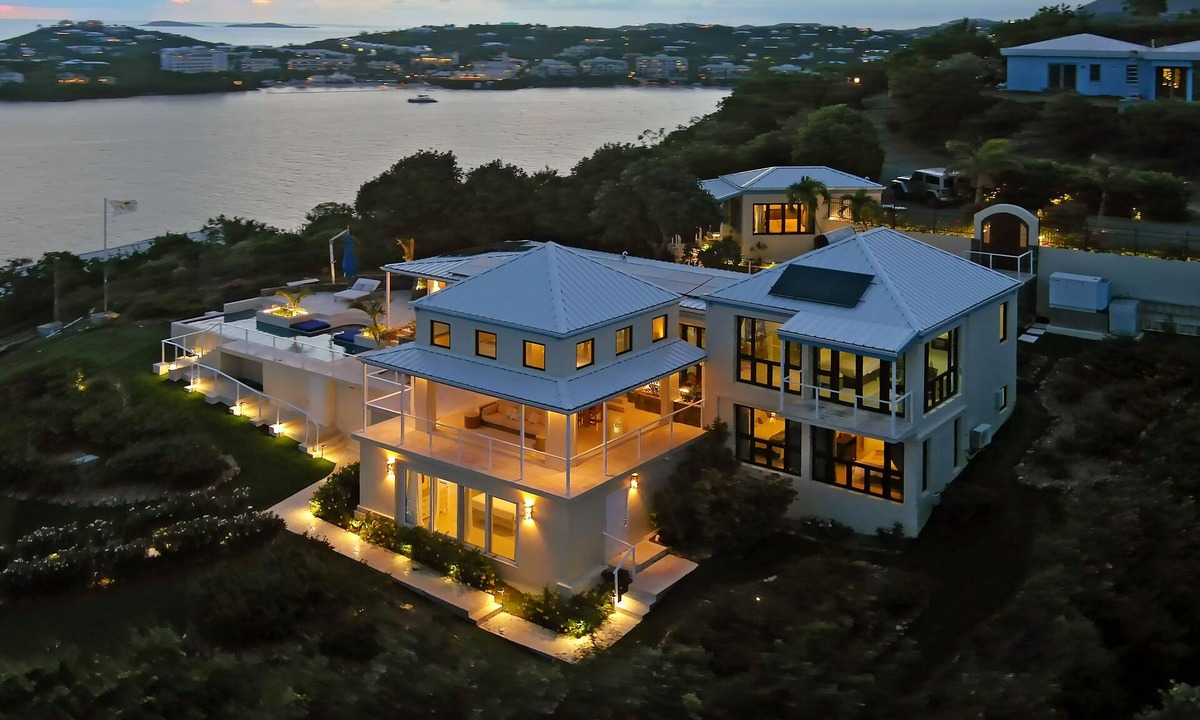 Nazareth House | Casa Cabrita, Stunning 5 Bedroom Villa With Panoramic Views!
