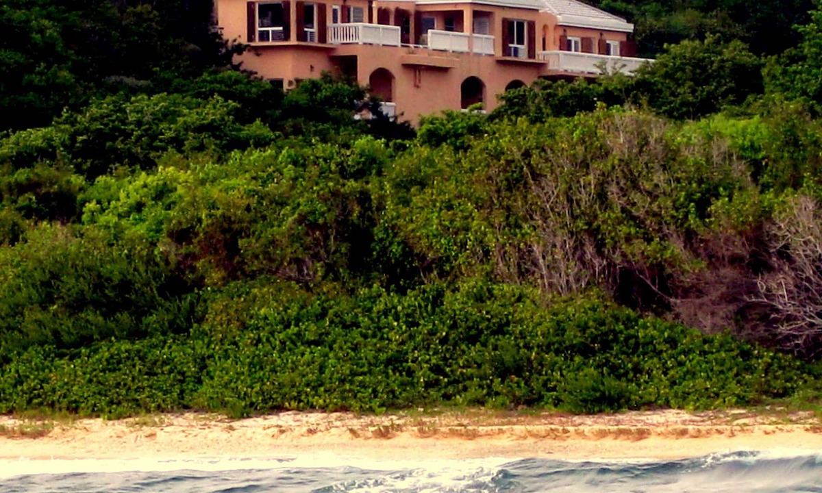 Fish Bay Villa | Peaceful, Eco Conscious Villa steps from the National Park and Ocean!