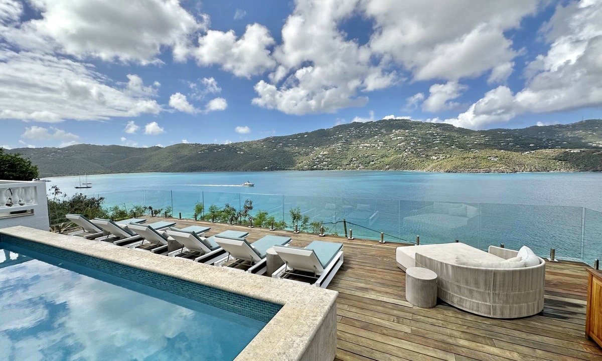 Estate Peterborg Villa | Villa Pallina w Magens Bay Views + Backup Power