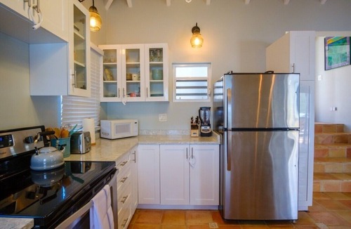 Estate Hull House | 3 Mins to Hull Bay | Dining | Quiet Retreat