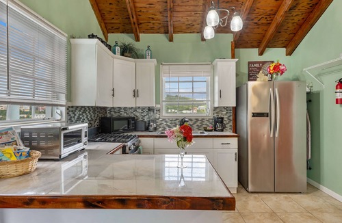 Anna's Retreat Apartment | Annas Retreat Studio Near Harbor & Beaches