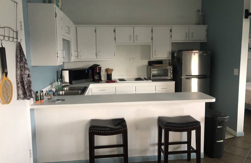 Benner Apartment | Balcony - Close to Public Transport - Bars /Resturunts & St John Ferry Dock