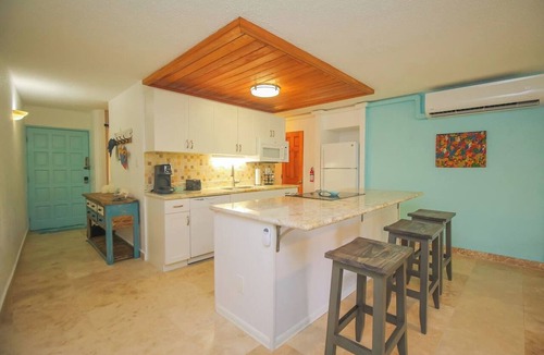Orange Grove Condo | Beach-Access Condo | Pool, King & Two Queens