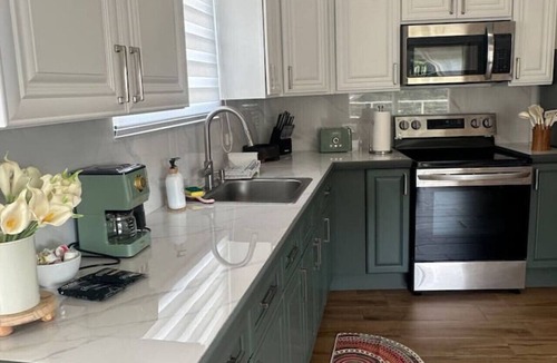 Estate Tabor and Harmony House | Beautiful & Spacious Guest House w/Gym