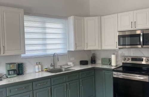 Estate Tabor and Harmony House | Beautiful & Spacious Guest House w/Gym