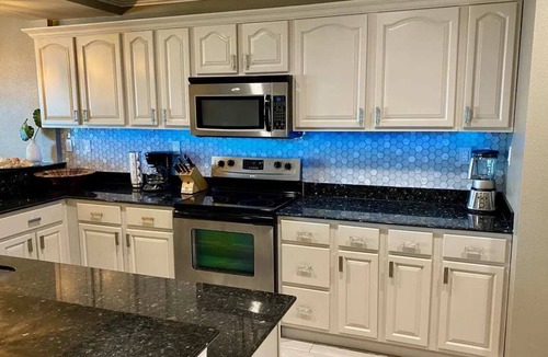 Estate Enighed Condo | Blue Chair Life 1-101
