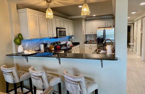 Estate Enighed Condo | Blue Chair Life 1-101