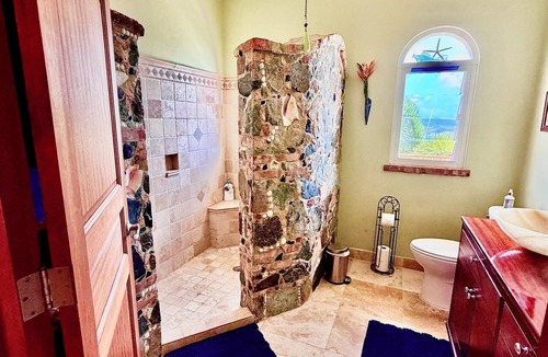 Estate Freemans Ground Villa | COUPLES RETREAT, PANORAMIC OCEAN VIEWS, FREE KAYAKS & PADDLE BOARDS