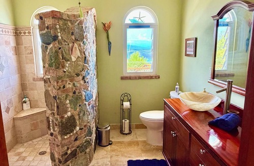 Estate Freemans Ground Villa | COUPLES RETREAT, PANORAMIC OCEAN VIEWS, FREE KAYAKS & PADDLE BOARDS