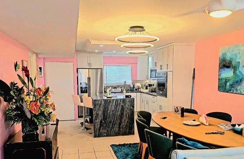 Nazareth Condo | Direct Beachfront Anchorage 3 Bedroom Contemporary. Exquisitely Built, Furnished