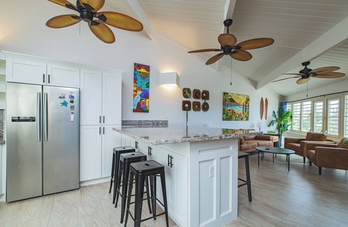 Teagues Bay Condo | East End Villa Located on Golf Course - Hilltop Pool