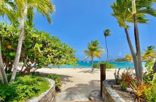 Nazareth Condo | Elysian BEACH BREEZE Beachfront Condo with Breathtaking Views, Pool & No Stairs