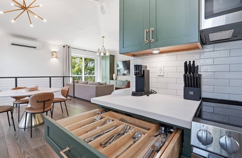 Estate Enighed House | In-Town Estate w/View, Walkable to Wharfside Village, King Bed, Parking, 700sqft BRAND NEW BACKUP Electric System - No Power Outages! Above Gallows Point