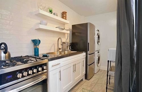 Estate Lovenlund Condo | Ocean View Studio by Magen's Pool & Generator