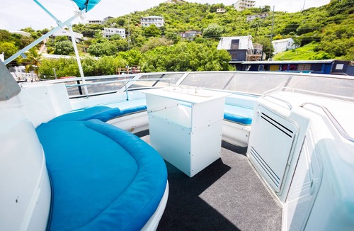 Benner Boat Rental | Private Luxury Yacht for up to six guests - Day or Night charters!