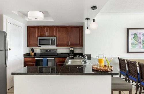 Estate Bakkero Condo | Spacious 3BR Villa | Sleeps 12 | Oceanside Views