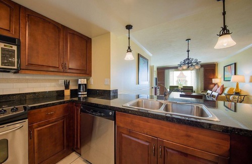 Estate Bakkero Condo | Spacious 3BR Villa | Sleeps 12 | Oceanside Views