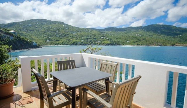3 Mins to Hull Bay | Dining | Quiet Retreat