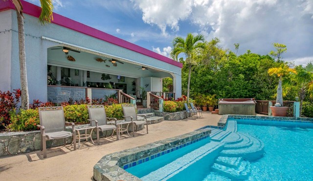 4BR with pool very close to Neltjeberg Beach in St. Thomas
