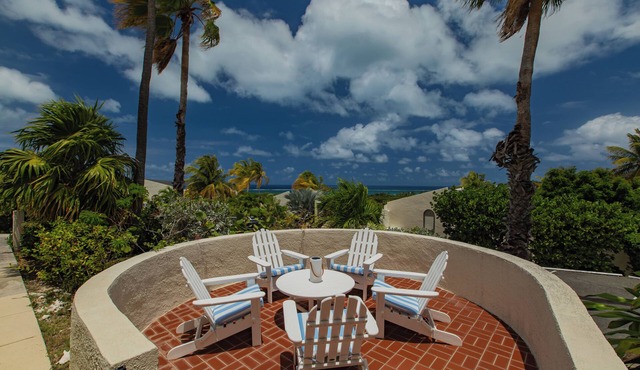 East End Villa Located on Golf Course - Hilltop Pool