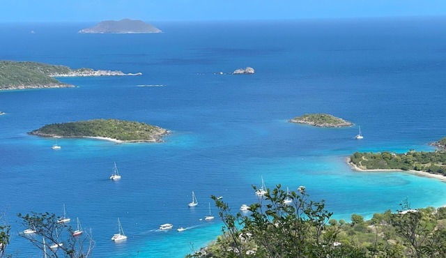 Harbor View @ Battery Hill. Hilltop Condo with beautiful view. Walk to town. in Cruz Bay