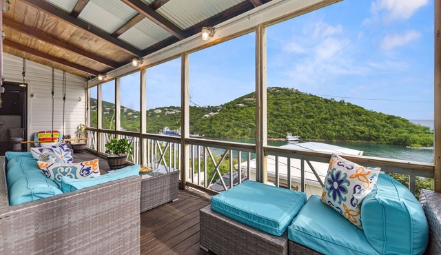 Ocean Views · Walk to Cruz Bay · Beach Ready in Cruz Bay