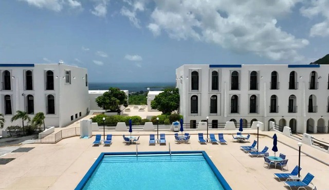 Panoramic hilltop townhome w/pool/wifi/AC. 5 mins to Christiansted, in Christiansted