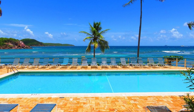 REMODELED 2026! Prime OCEANFRONT POOLSIDE 2BR/2BA Condo-BEST location+Generator in St Thomas