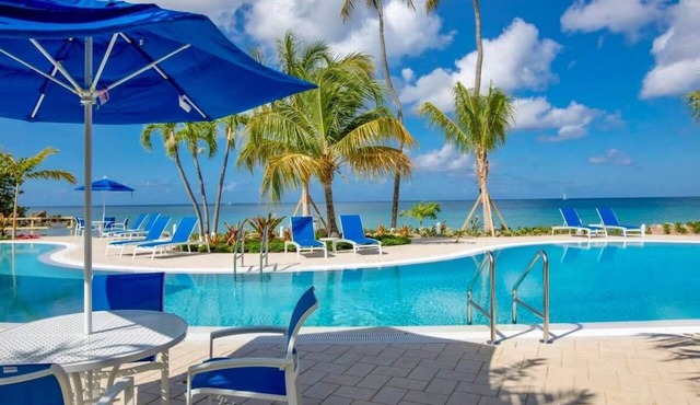Tropical Paradise: 1BR Suite @ Limetree Resort in Southside