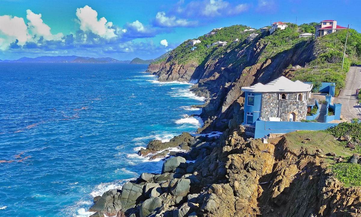Peterborg Villa | Newly remodeled 4br cliffside with dramatic views!