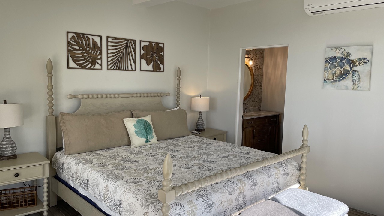 Photo of Bedroom in Estate Parcel of Gift and Regenback