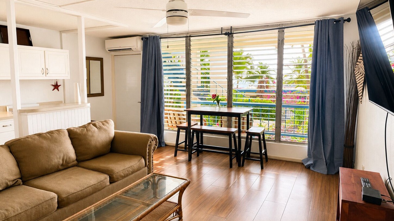 Photo of Livingroom in Orange Grove