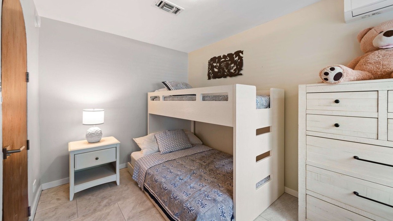Photo of Bedroom in Estate Caret Bay
