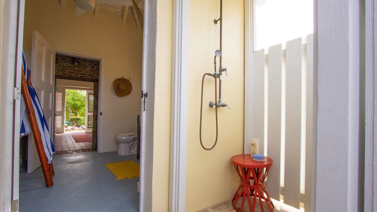 Photo of Bathroom in Estate East Street