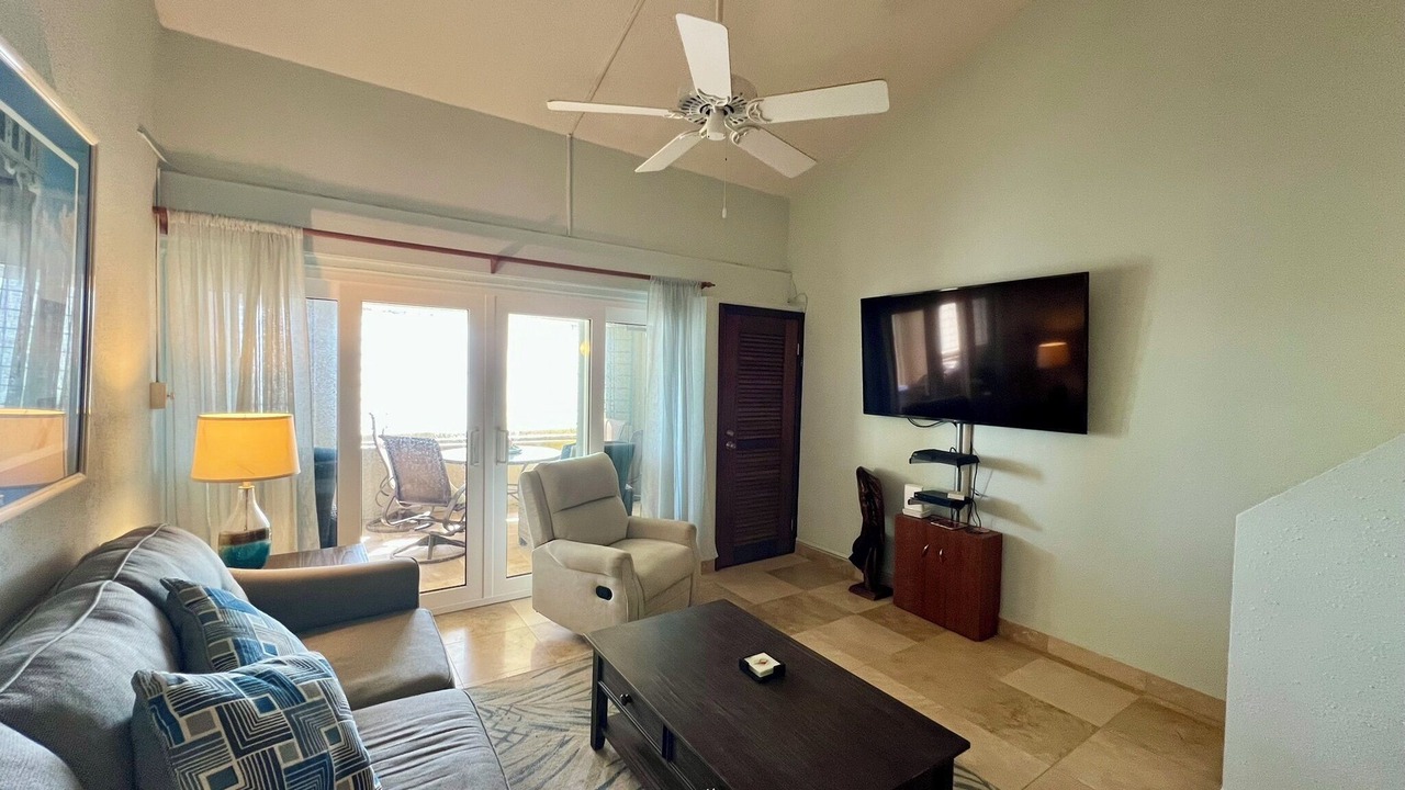 Photo of Livingroom in Estate Golden Rock