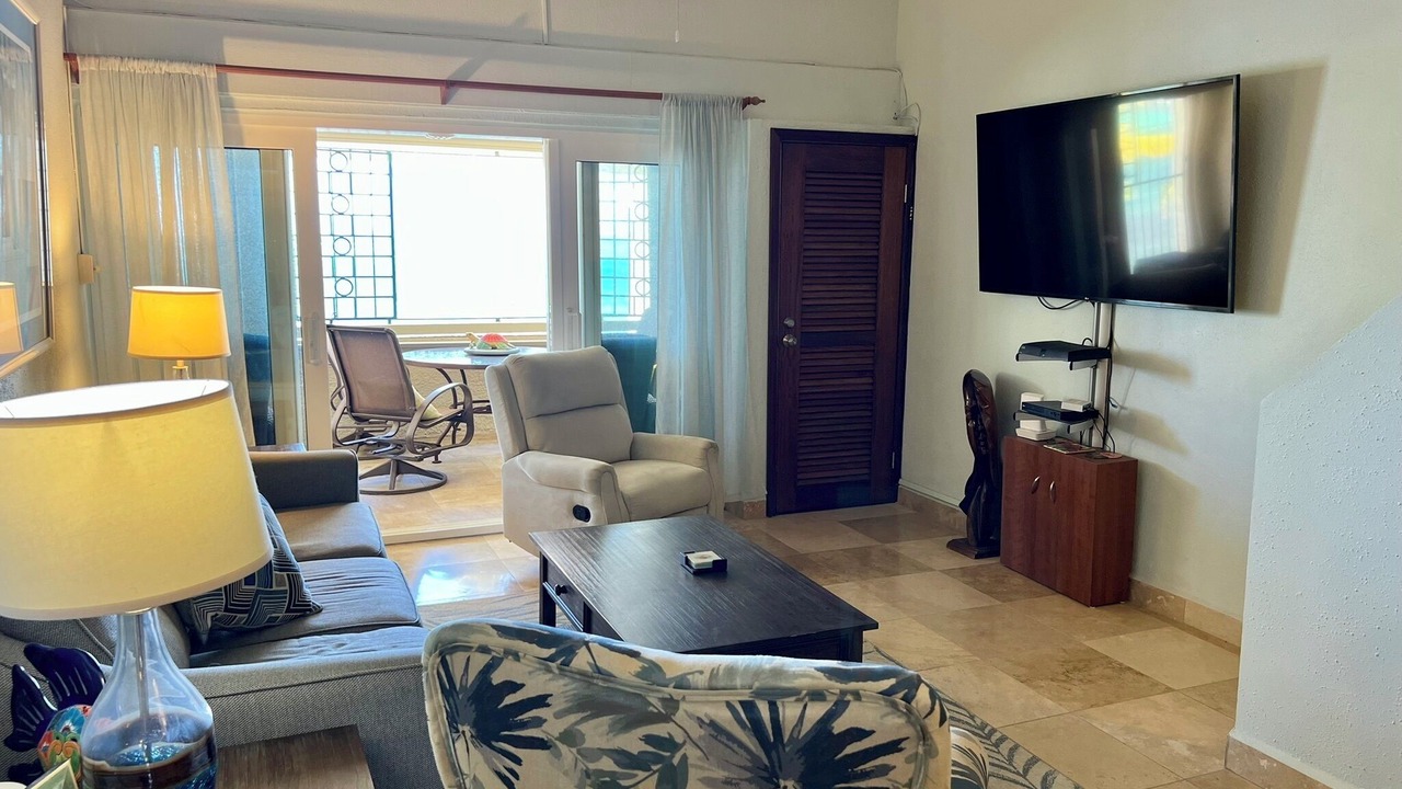 Photo of Livingroom in Estate Golden Rock
