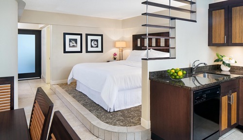 Studio, 1 King Bed with Sofa bed, Resort View (Balcony)