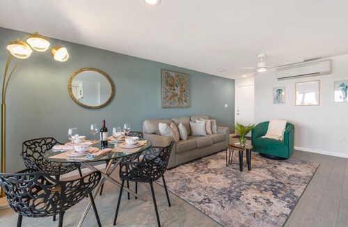 Bolongo Bay Condo | 1 bed, 1 bath, Ocean views, 3 Pools, Walk to Beach
