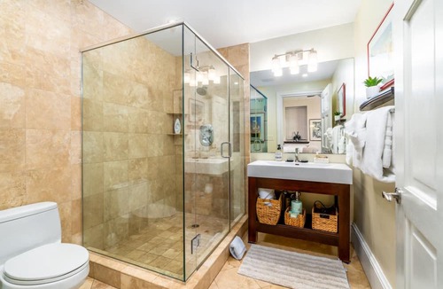 Estate Queens Quarter Villa | Lissette Manor - 5BR historical estate next to The Pink Palm Hotel downtown!