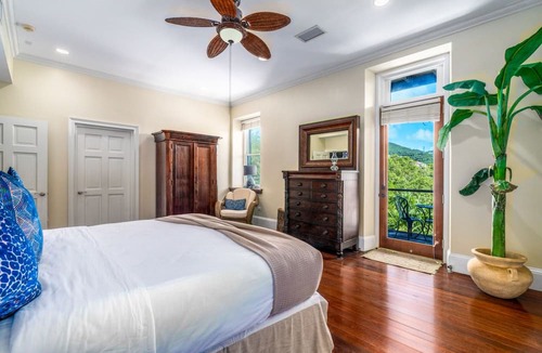 Estate Queens Quarter Villa | Lissette Manor - 5BR historical estate next to The Pink Palm Hotel downtown!