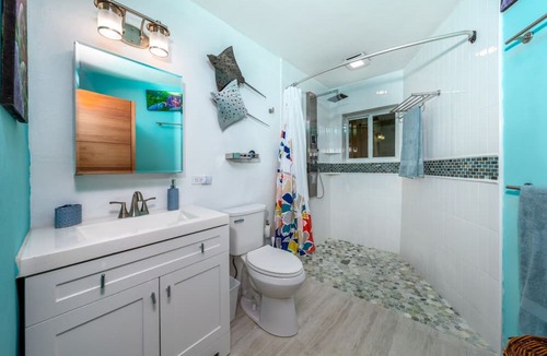 Rosendal House | Centrally located 7br with pool, 3 kitchens, pool and lots of space!