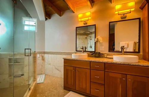 Peterborg Villa | Cliff-side 5BR villa - stunning down-island views & 5 mins from Magen`s Bay!