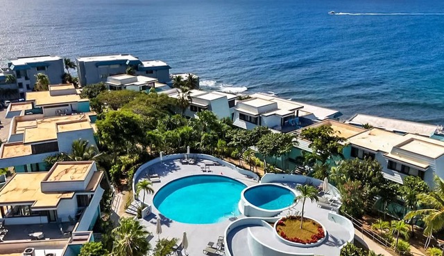 Budget friendly 2br condo - walk to the beach! in St. Thomas