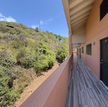 Charming 1BR Villa Steps from Red Hook Hotspots in St Thomas