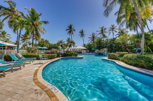 Walk to Beach: St Thomas Condo w/Balconies in St Thomas